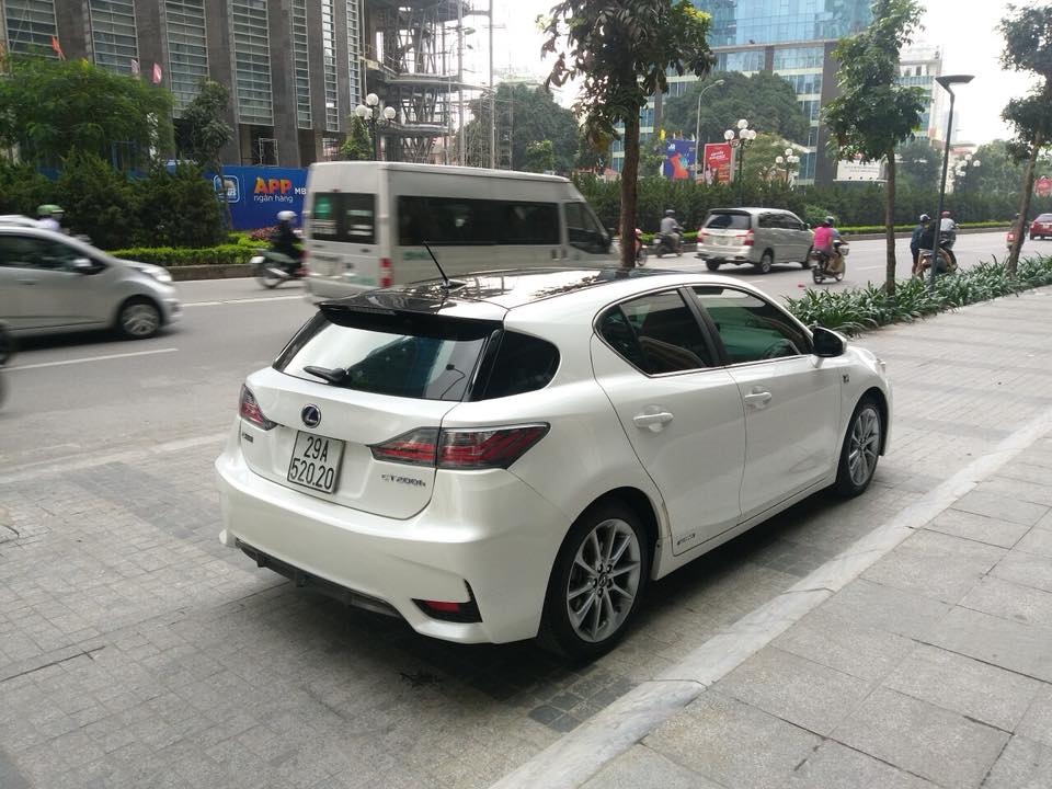 Lexus CT 200H 2011 - Bán Lexus CT 200H đời 2011, màu trắng, xe nhập