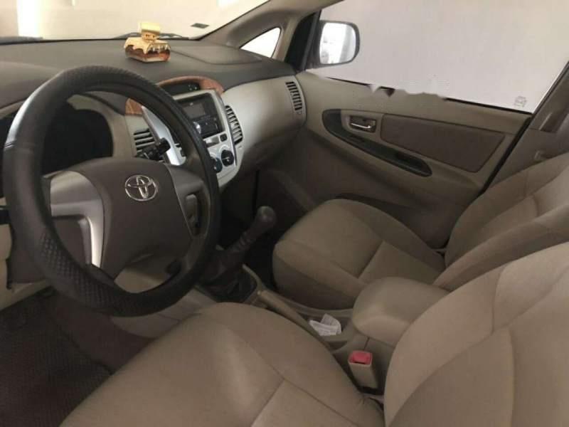 Toyota Innova 2015 - Bán xe Toyota Innova sản xuất 2015, màu xám, giá 575tr