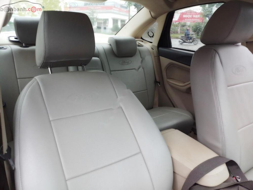 Ford Focus 1.8MT 2010 - Cần bán gấp Ford Focus 1.8MT đời 2010, màu đen xe gia đình