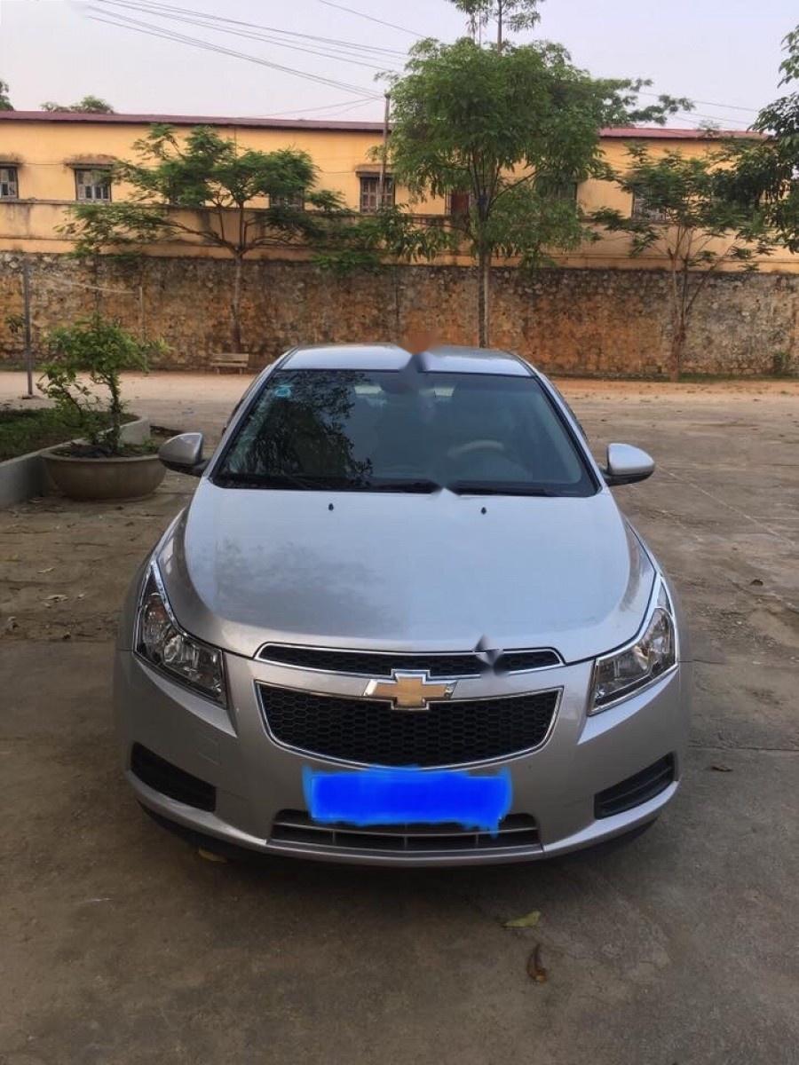 Chevrolet Cruze LS 1.6 MT 2011 - Cần bán lại xe Chevrolet Cruze LS 1.6 MT 2011, màu bạc, 330tr