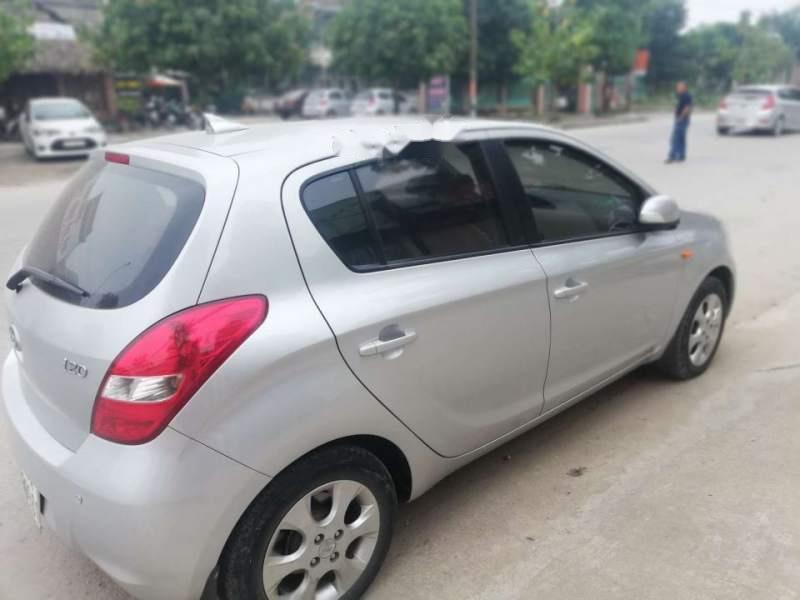 Hyundai i20 2011 - Bán Hyundai i20 2011, màu bạc, 325tr