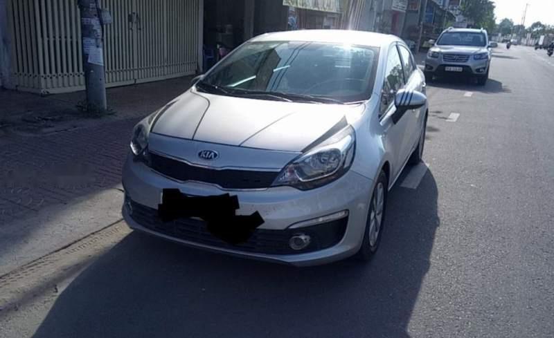 Kia Rio   2015 - Cần bán xe Kia Rio sản xuất năm 2015, màu bạc, nhập khẩu nguyên chiếc 