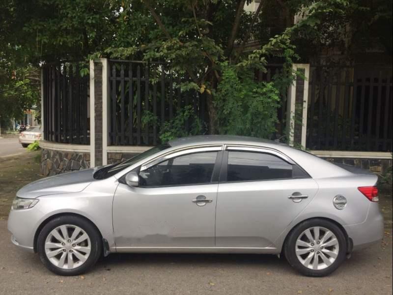 Kia Forte MT 2011 - Cần bán lại xe Kia Forte MT năm 2011, màu bạc như mới 