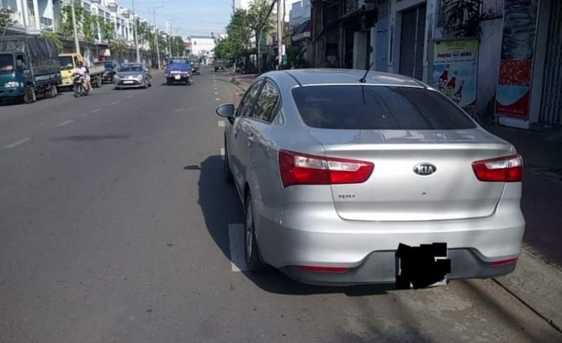 Kia Rio   2015 - Cần bán xe Kia Rio sản xuất năm 2015, màu bạc, nhập khẩu nguyên chiếc 