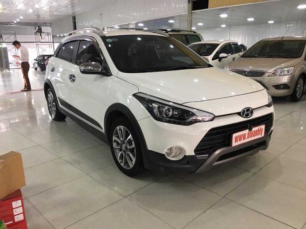 Hyundai i20 Active 1.4AT 2016 - Bán ô tô Hyundai i20 Active 1.4AT đời 2016, màu trắng, xe nhập, giá tốt