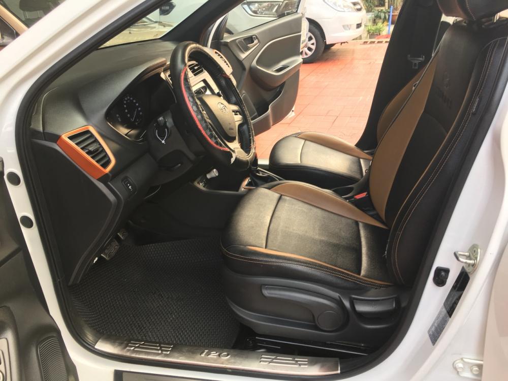 Hyundai i20 Active 1.4AT 2016 - Bán ô tô Hyundai i20 Active 1.4AT đời 2016, màu trắng, xe nhập, giá tốt