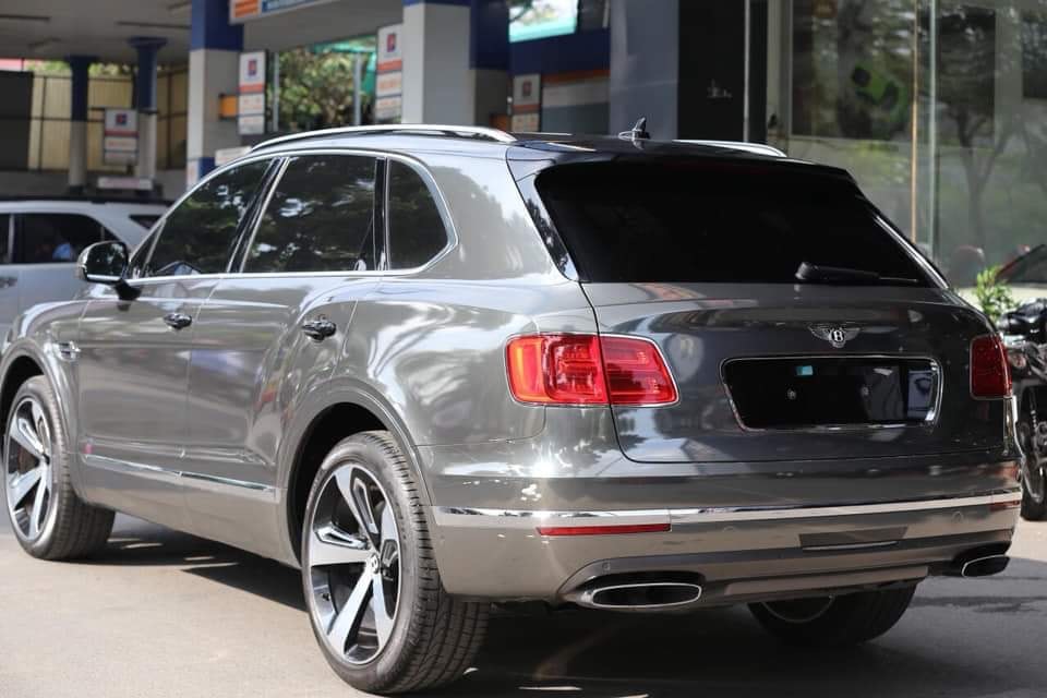 Bentley Bentayga First Edition 2016 - Bentley Bentayga First Edition, model 2016, màu bạc, nhập khẩu nguyên chiếc