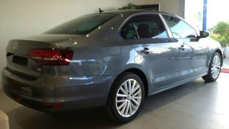 Volkswagen Jetta 2016 - Cần bán xe Volkswagen Jetta sản xuất 2016, màu xám, nhập khẩu, 899 triệu