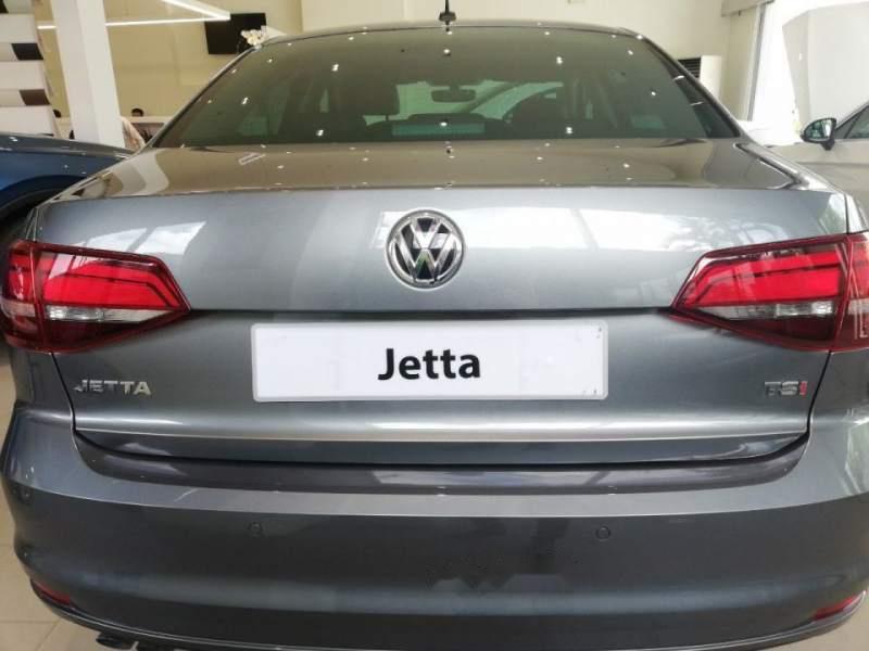 Volkswagen Jetta 2016 - Cần bán xe Volkswagen Jetta sản xuất 2016, màu xám, nhập khẩu, 899 triệu