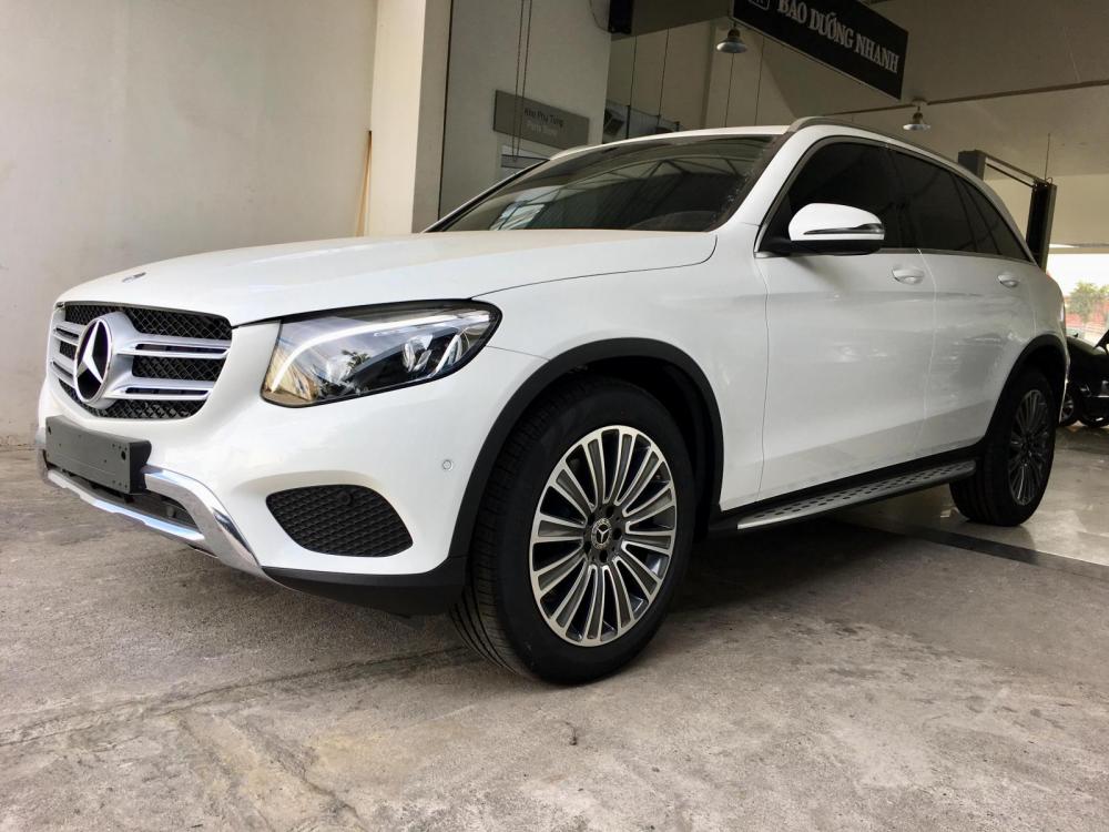 Mercedes-Benz GLC-Class GLC250 2018 - Cần bán Mercedes GLC250 đời 2018, màu trắng, giao xe toàn quốc