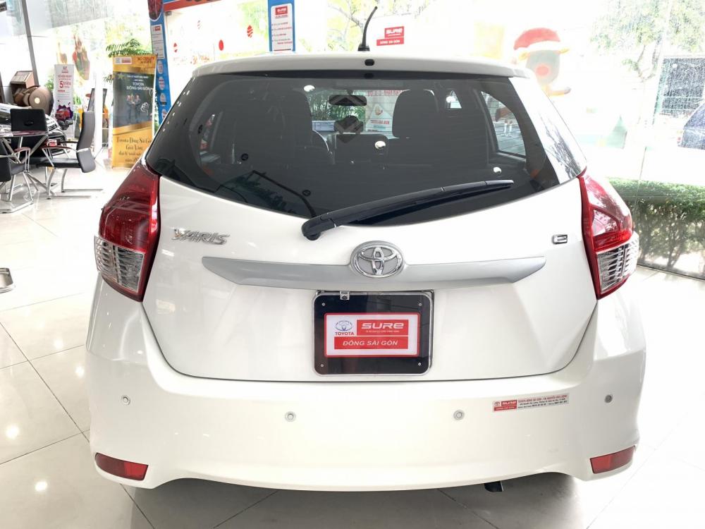 Toyota Yaris Verso E 2015 - Bán Toyota Yaris E sản xuất 2015, màu trắng, số tự động