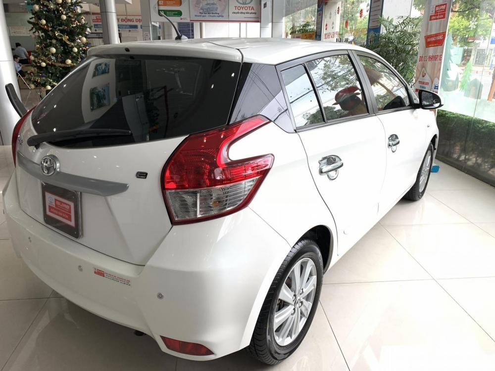 Toyota Yaris Verso E 2015 - Bán Toyota Yaris E sản xuất 2015, màu trắng, số tự động