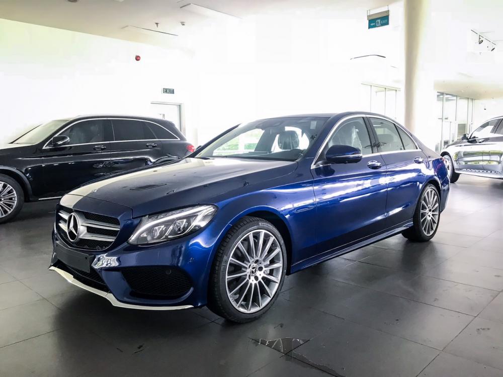 Mercedes-Benz C class 2018 - Bán Mercedes C300 ĐK 2019, lướt 30 km, chính hãng tốt nhất