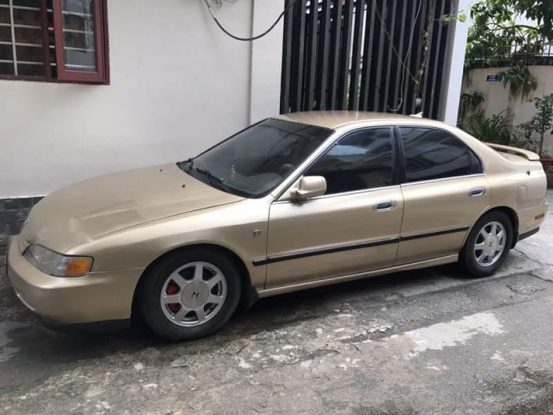 Honda Accord   2002 - Cần bán xe Honda Accord năm 2002, màu vàng, nhập khẩu