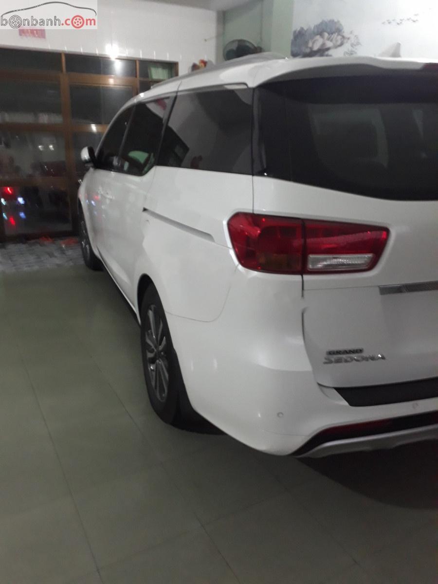 Kia Sedona 2.2L DATH 2016 - Bán ô tô Kia Sedona 2.2L DATH đời 2016, màu trắng