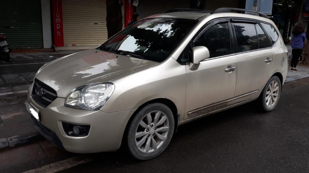 Kia Carens EX 2011 - Gia đình cần bán Kia Carens đời 2011, bản đủ, máy 2.0,cửa nóc, màu vàng cát