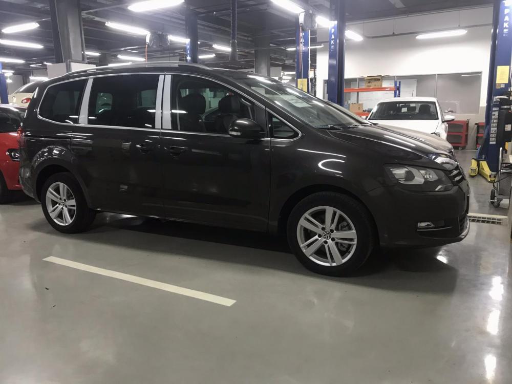 Volkswagen Sharan 2015 - [Sale shock] Sharan 7 chỗ 2.0 turbo, hãng xe Đức Volkswagen, lái đã, giá tốt, vay 85%, lãi 4.99% siêu tốt. Có giao ngay