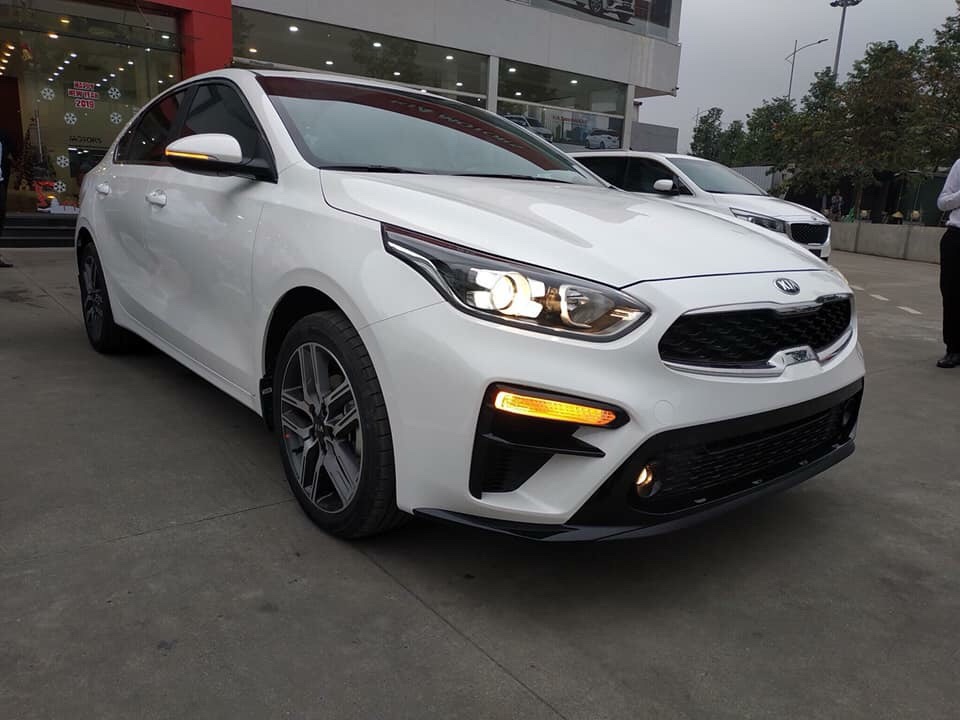 Kia Cerato MT 1.6 2018 - Cần bán xe Kia Cerato model 2019, màu trắng, giá chỉ 559 triệu