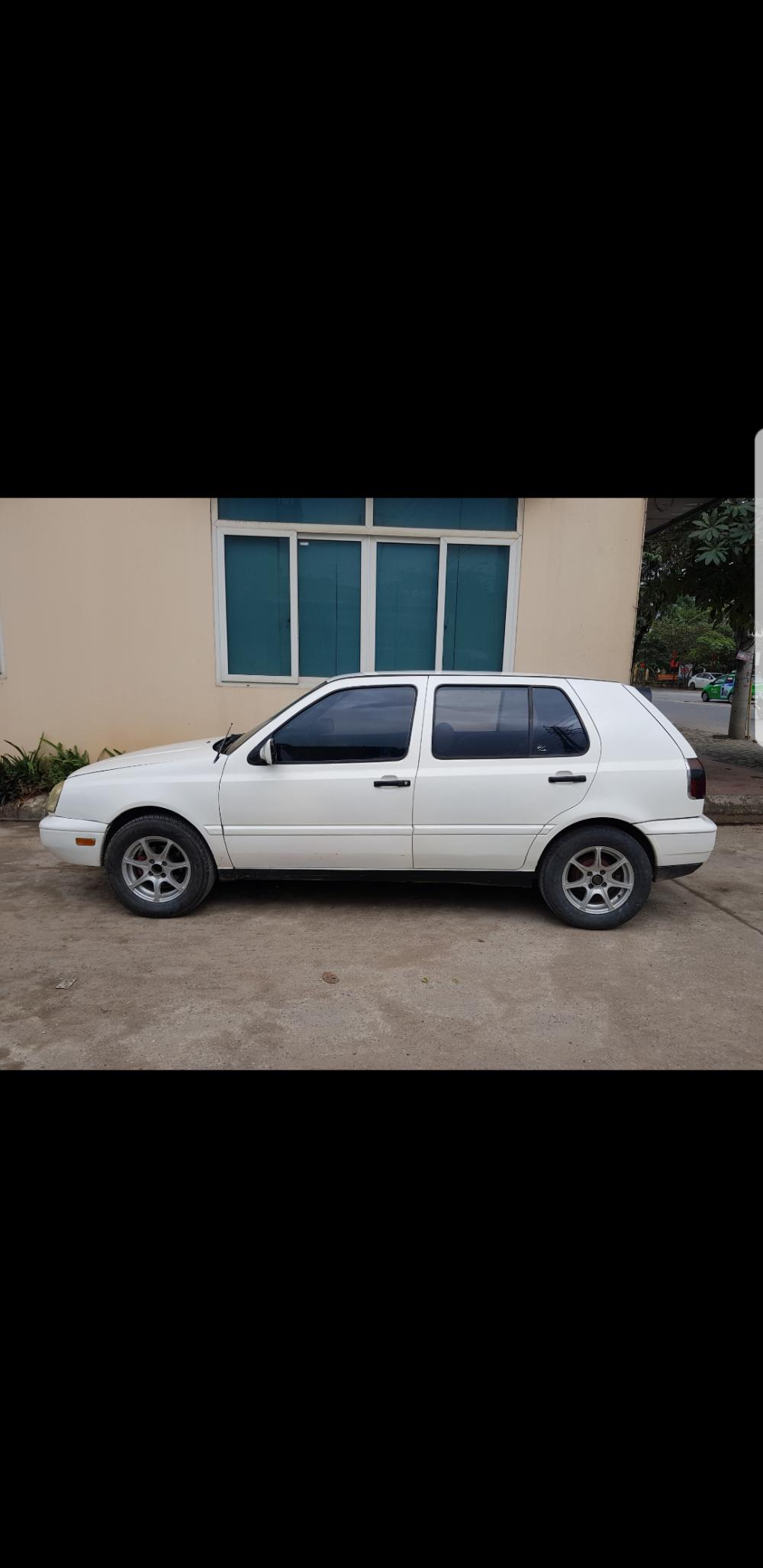 Volkswagen Golf 1997 - Bán Volkswagen Golf đời 1997, màu trắng nhập khẩu