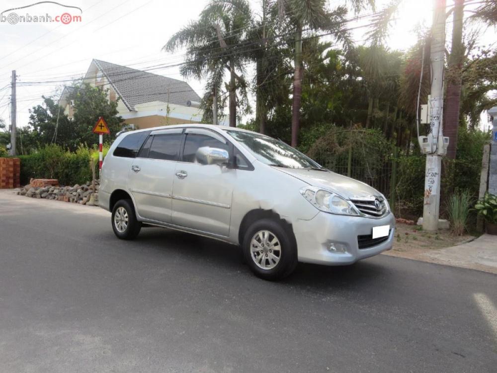 Toyota Innova 2.0MT 2007 - Bán Toyota Innova 2.0MT 2007, màu bạc giá cạnh tranh