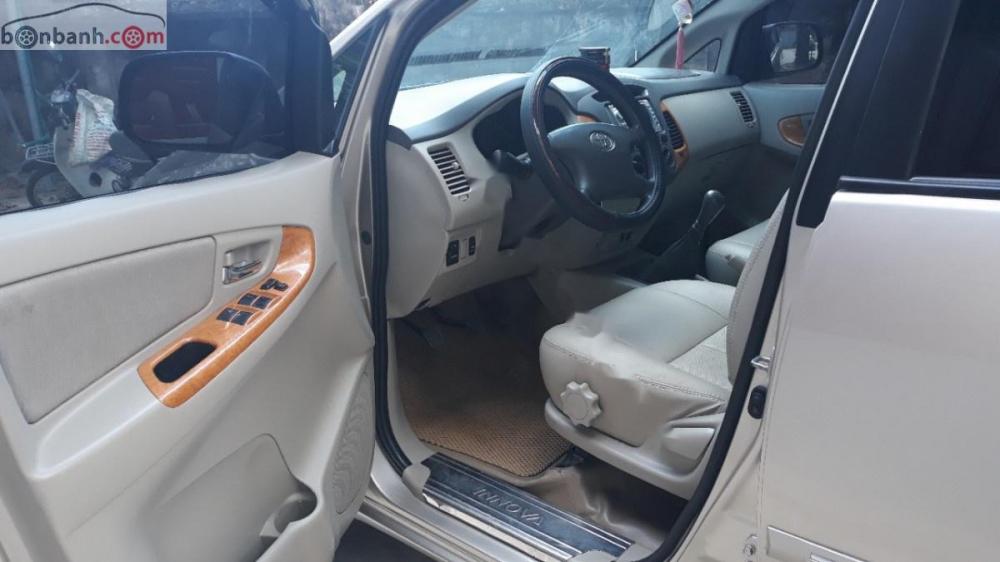 Toyota Innova G 2010 - Tôi bán xe Innova G 2.0 màu bạc, số tay s, ản xuất năm 2010, đã đi 8,5 vạn