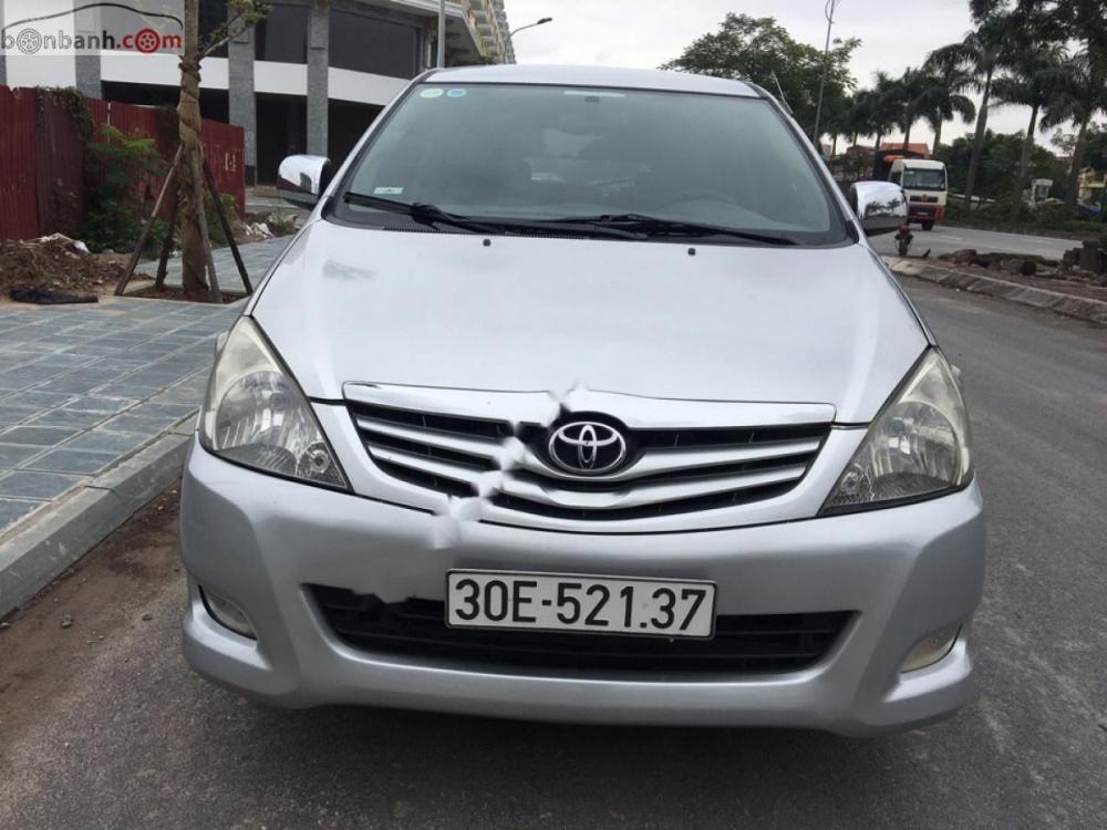 Toyota Innova G 2010 - Tôi bán xe Innova G 2.0 màu bạc, số tay s, ản xuất năm 2010, đã đi 8,5 vạn