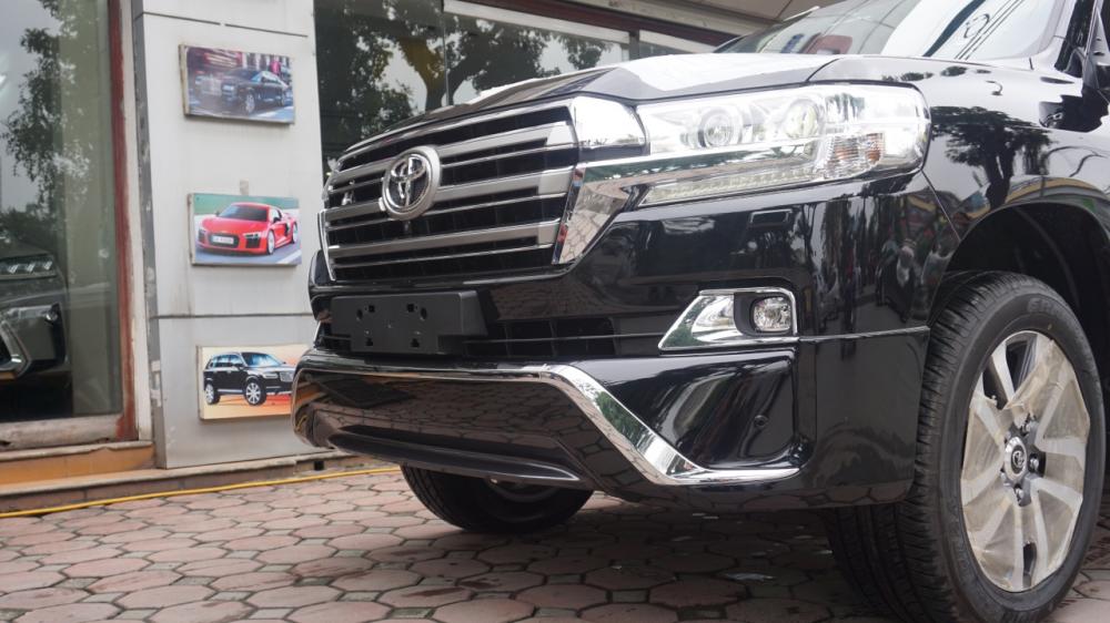 Toyota Land Cruiser VXR 4.6 2017 - Bán ô tô Toyota Land Cruiser VX. R 4.6 AT đời 2017, màu đen, xe nhập Trung Đông mới 100%