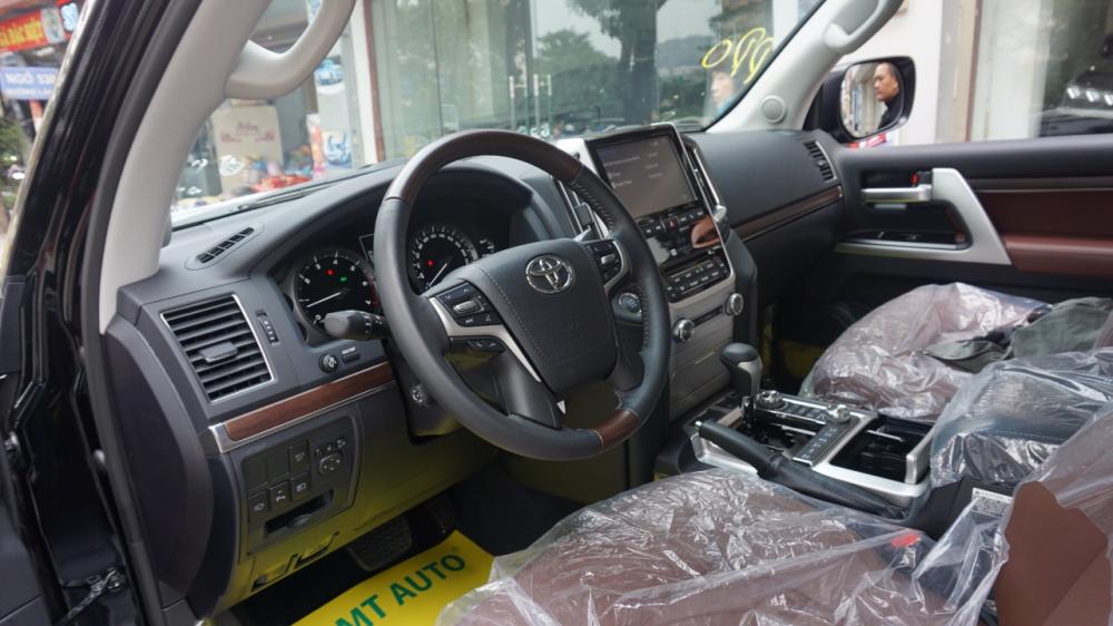 Toyota Land Cruiser VXR 4.6 2017 - Bán ô tô Toyota Land Cruiser VX. R 4.6 AT đời 2017, màu đen, xe nhập Trung Đông mới 100%