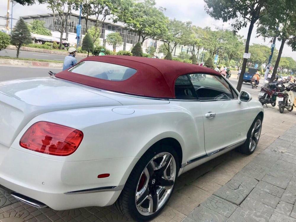 Bentley Continental GTC 2015 - Cần bán xe Bentley Continental GTC năm sản xuất 2015, màu trắng