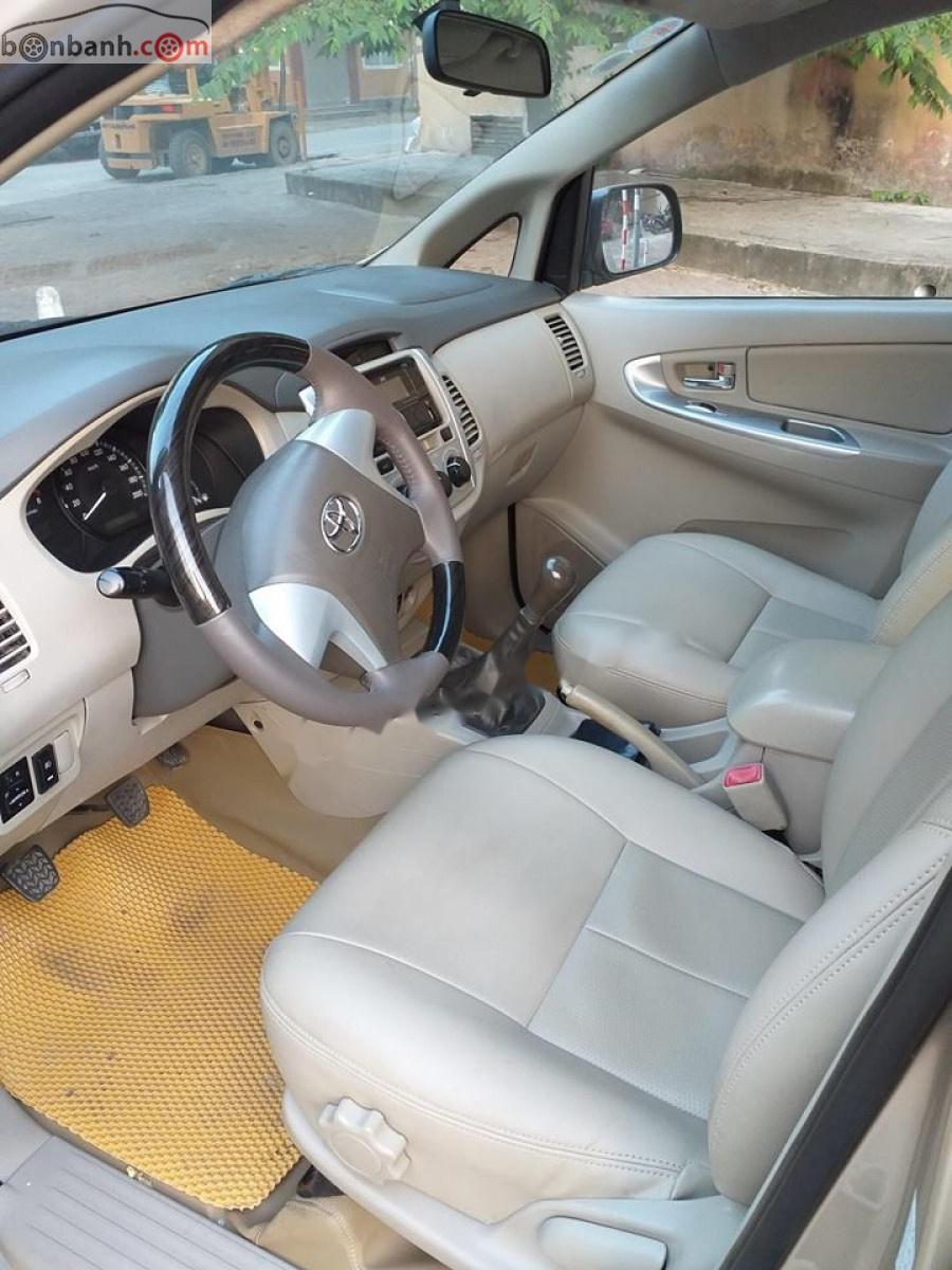 Toyota Innova 2.0E 2014 - Cần bán chiếc xe Toyota Innova E cuối 2014 màu vàng cát