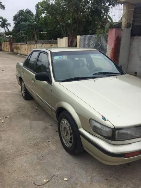 Nissan Bluebird   1989 - Cần bán gấp Nissan Bluebird sản xuất năm 1989, màu vàng