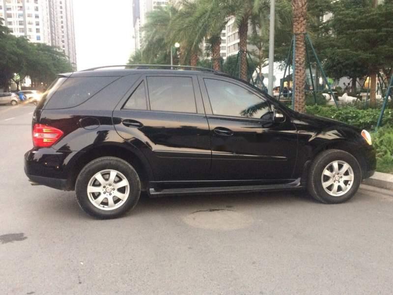 Mercedes-Benz ML Class  ML350   2006 - Cần bán lại xe Mercedes ML350 sản xuất 2006, màu đen