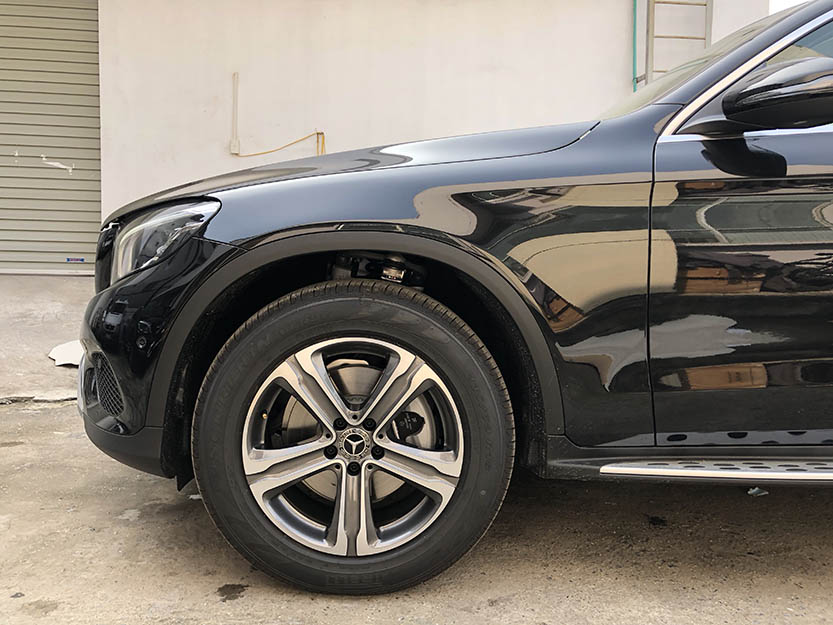 Mercedes-Benz GLC-Class GLC200 2018 - Cần bán xe Mercedes GLC200 đời 2018 mới, màu đen nội thất kem giao ngay