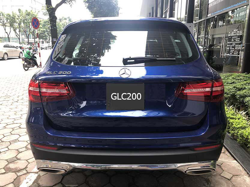 Mercedes-Benz GLC-Class GLC200 2018 - Cần bán xe Mercedes GLC200 sản xuất 2018, màu xanh nội thất đen giao ngay