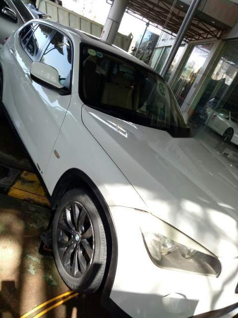BMW X1 2010 - Bán xe BMW X1 năm sản xuất 2010, màu trắng, xe nhập