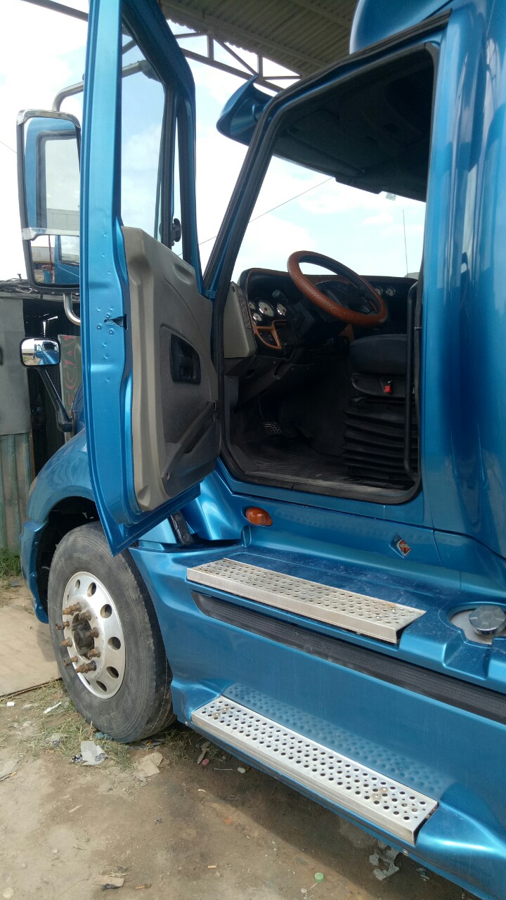 Xe tải Trên 10 tấn 2010 - Bán xe đầu kéo Maxxforce đời 2010, màu xanh lam nhập khẩu, 620tr