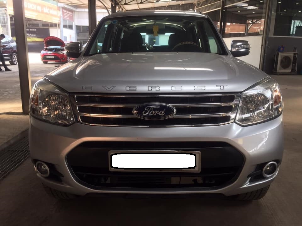 Ford Everest Limited 2014 - Bán ô tô Ford Everest Limited đời 2014, màu bạc