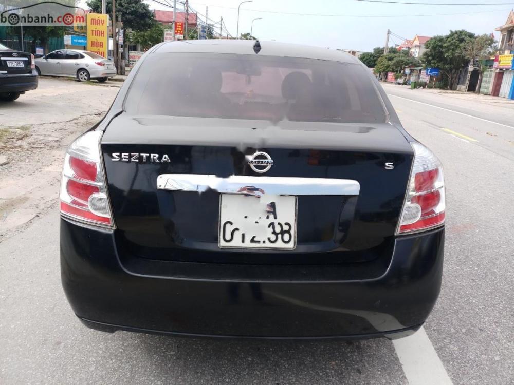 Nissan Sentra 2.0 MT 2011 - Bán Nissan Sentra 2.0 MT đời 2011, màu đen, xe nhập, số sàn, 285tr