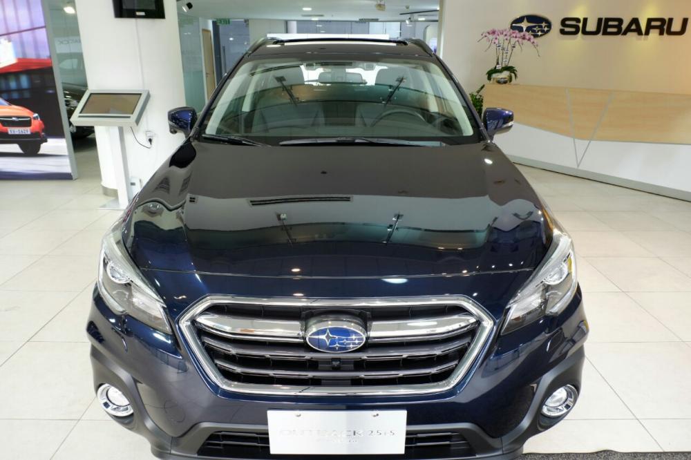 Subaru Outback 2.5 i-S Eyesight 2018 - Bán xe Subaru Outback 2.5 i-S Eyesight 2018 màu xanh đen, KM tháng 12 gọi 0902.767.567 Ms Tú