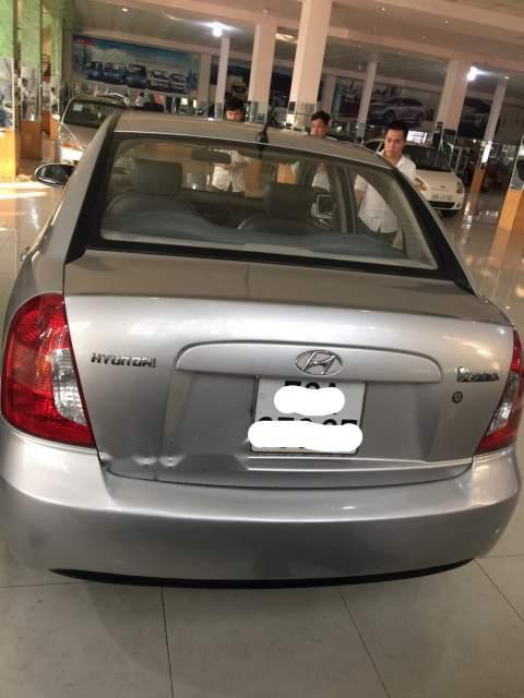 Hyundai Verna 2008 - Cần bán gấp Hyundai Verna đời 2008, màu bạc, nhập khẩu nguyên chiếc xe gia đình 