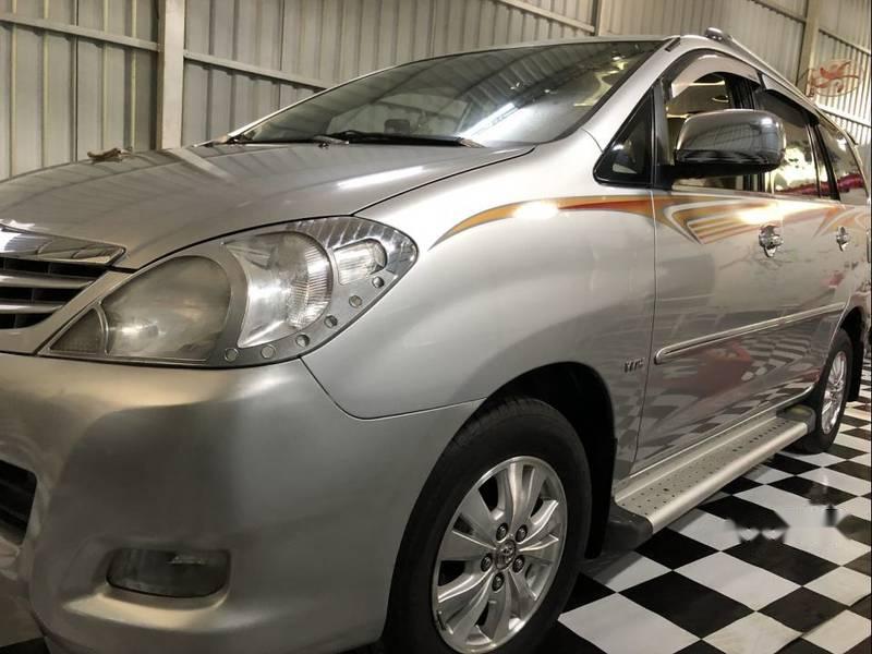 Toyota Innova 2009 - Bán ô tô Toyota Innova sản xuất năm 2009, màu bạc