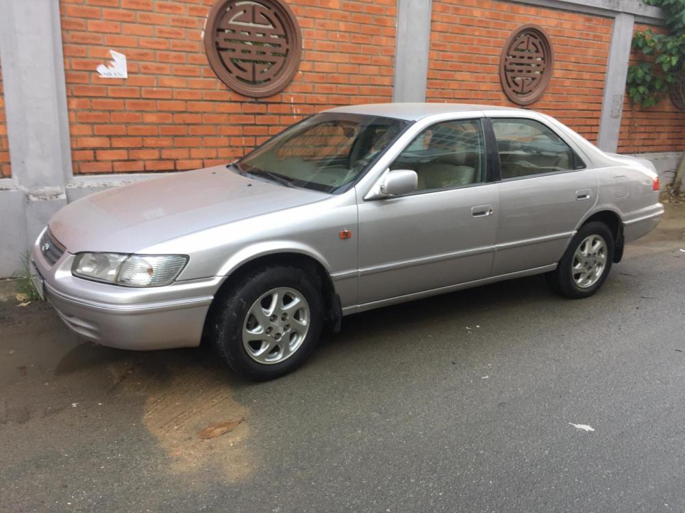 Toyota Camry GLI 2001 - Bán xe Toyota Camry GlI năm sản xuất 2001, màu hồng