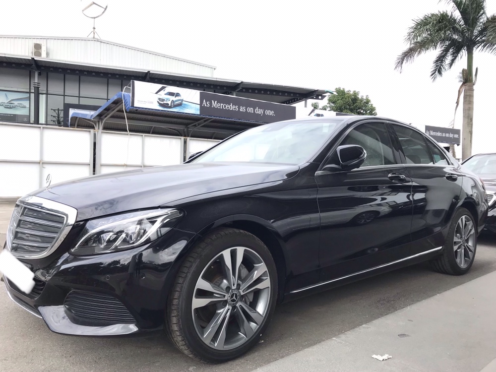 Mercedes-Benz C class 2017 - Bán Mercedes C250 năm sản xuất 2017, màu đen như mới