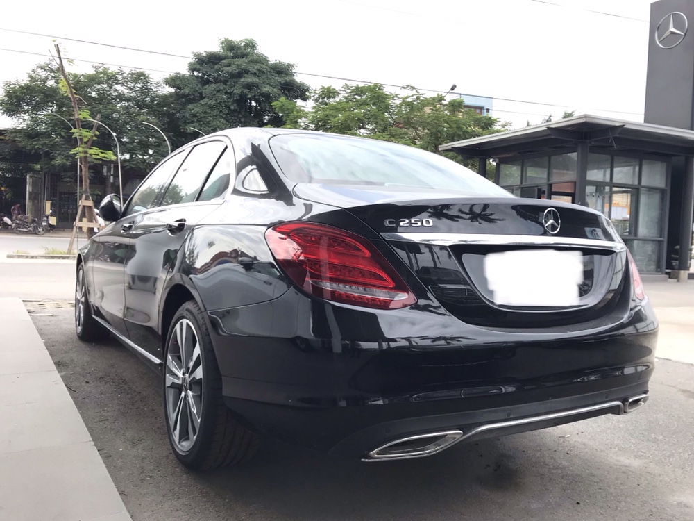 Mercedes-Benz C class 2017 - Bán Mercedes C250 năm sản xuất 2017, màu đen như mới