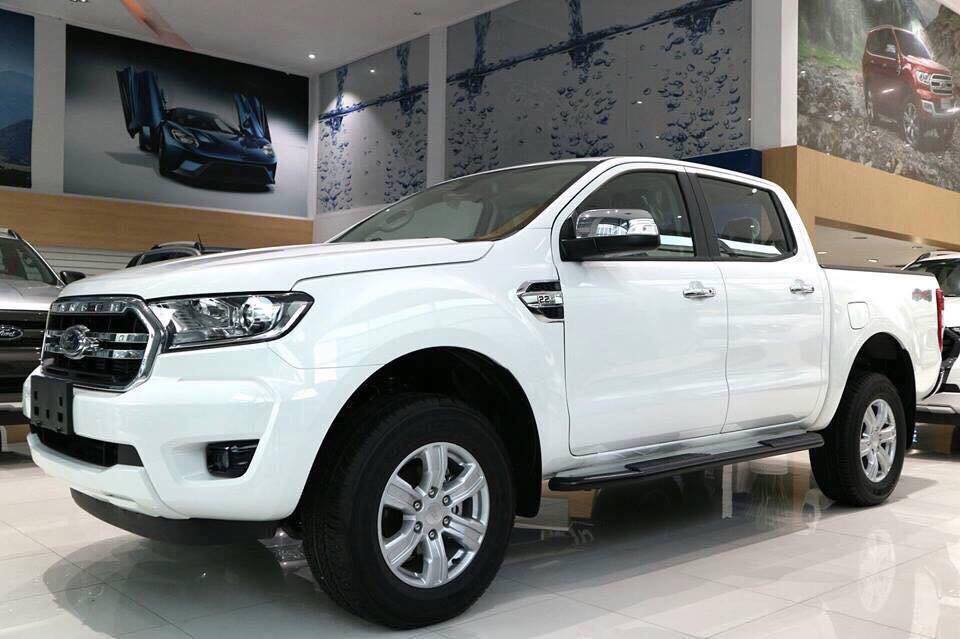 Ford Ranger XLT 2 cầu MT 2018 - Cần bán xe Ford Ranger XLT 2 cầu MT đời 2018, màu trắng, nhập khẩu nguyên chiếc