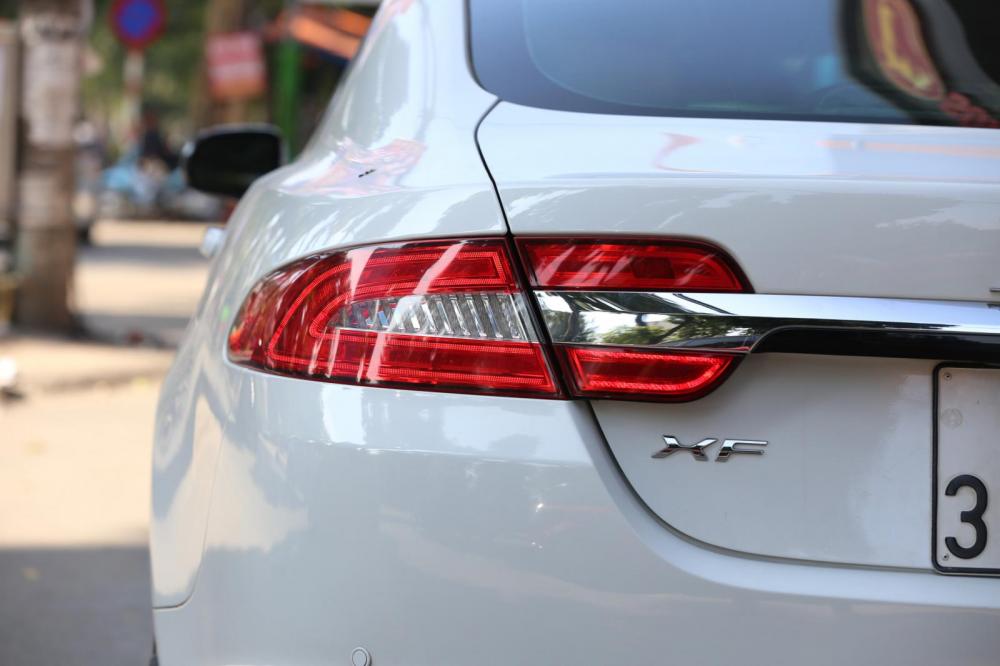 Jaguar XF 2013 - Bán xe Jaguar XF màu trắng, nội thất da bò model 2014, đăng ký lần đầu 2016