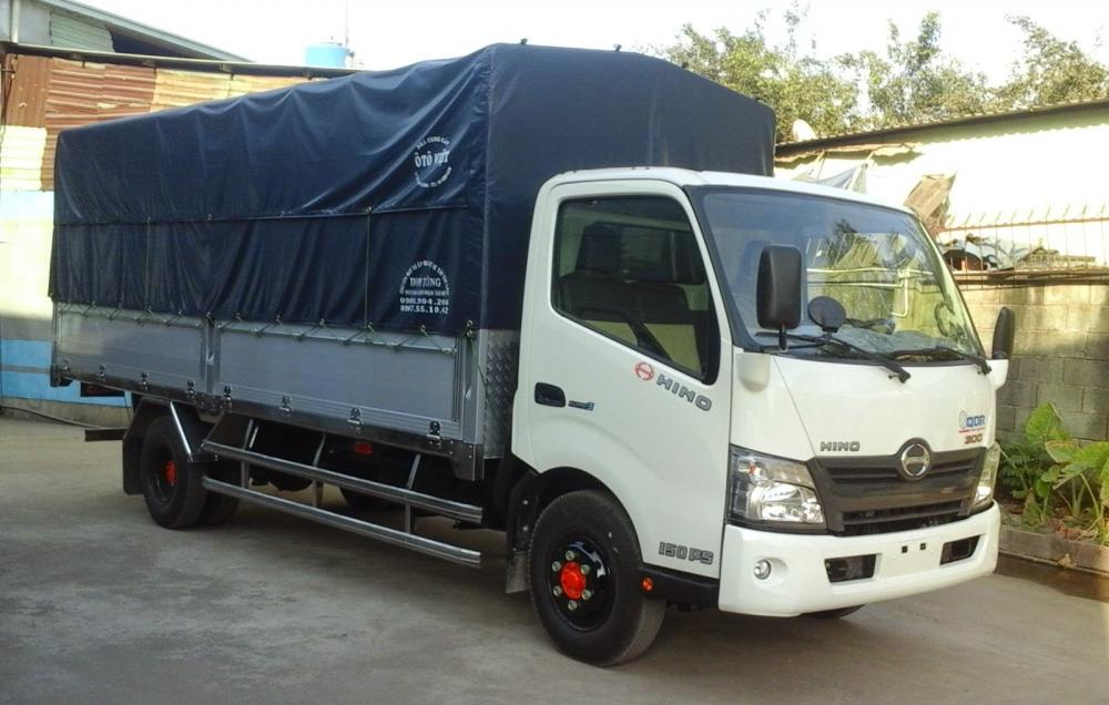 Hino 300 Series XZU720L 2018 - Bán ô tô tải thùng kín Hino 300 Series XZU720l đời 2018, màu trắng