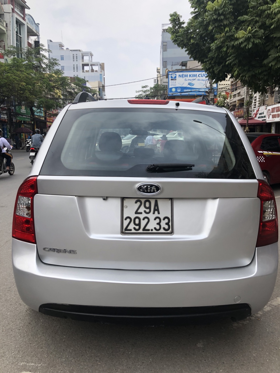 Kia Carens EX 2011 - Nhà cần bán Kia Caren 2011, màu bạc