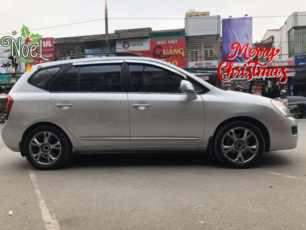 Kia Carens EX 2011 - Nhà cần bán Kia Caren 2011, màu bạc