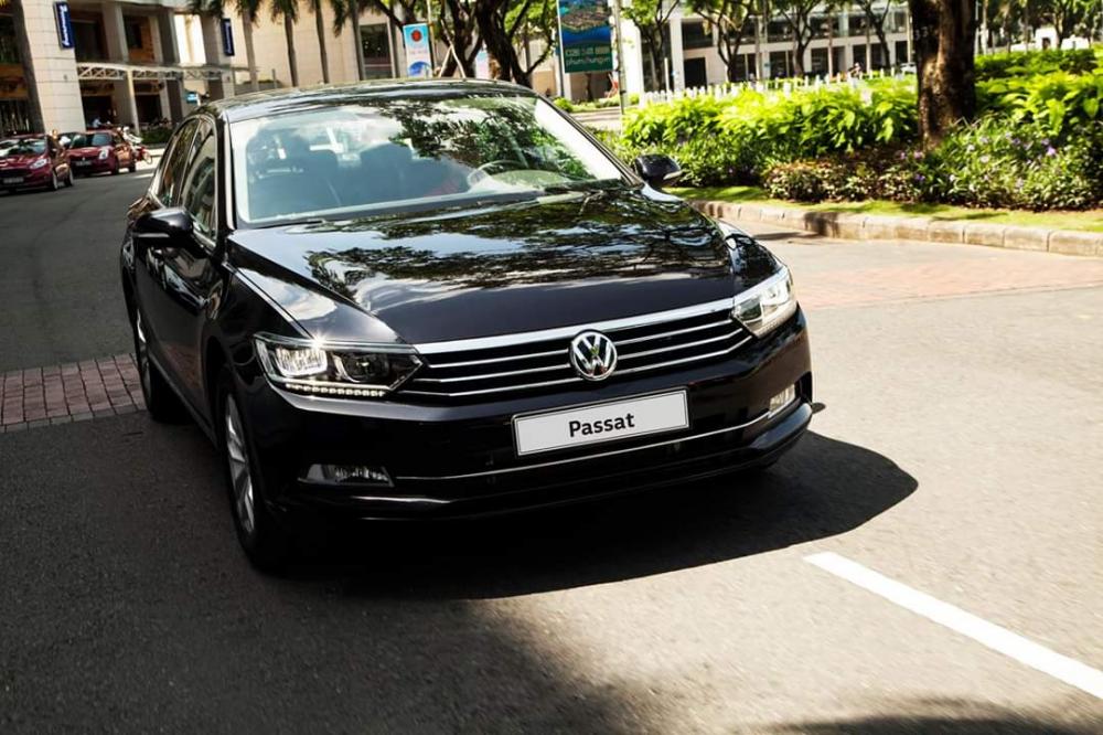 Volkswagen Passat 2018 - Giao ngay xe Volkswagen Passat Bluemotion 2018. LH 0932 786 196 (PKD VW Saigon), trả trước 300 triệu